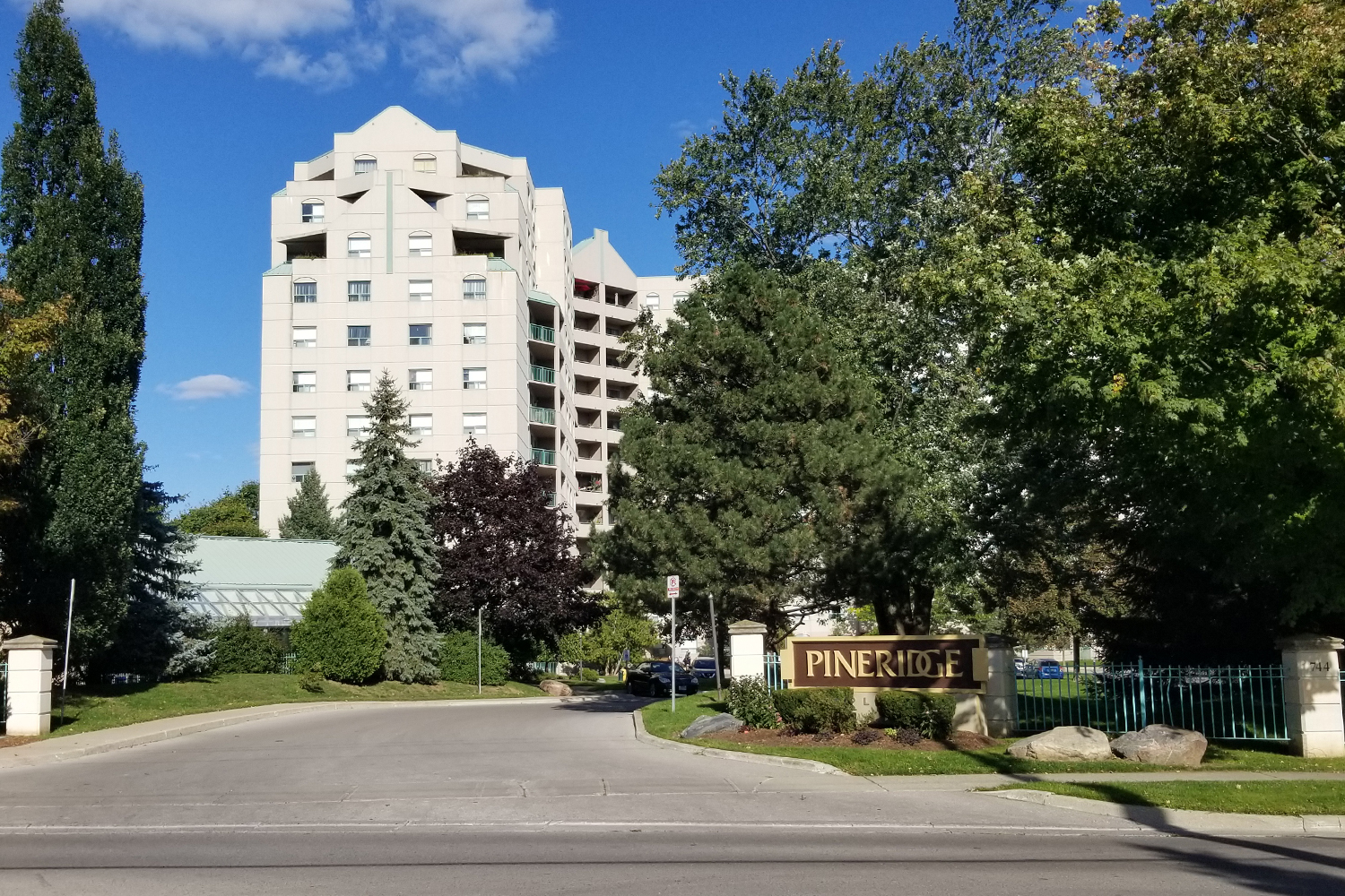 Pineridge Place apartments in London, Ontario
