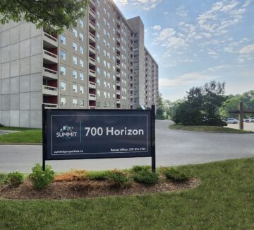 700 Horizon surrounded by trees and parks