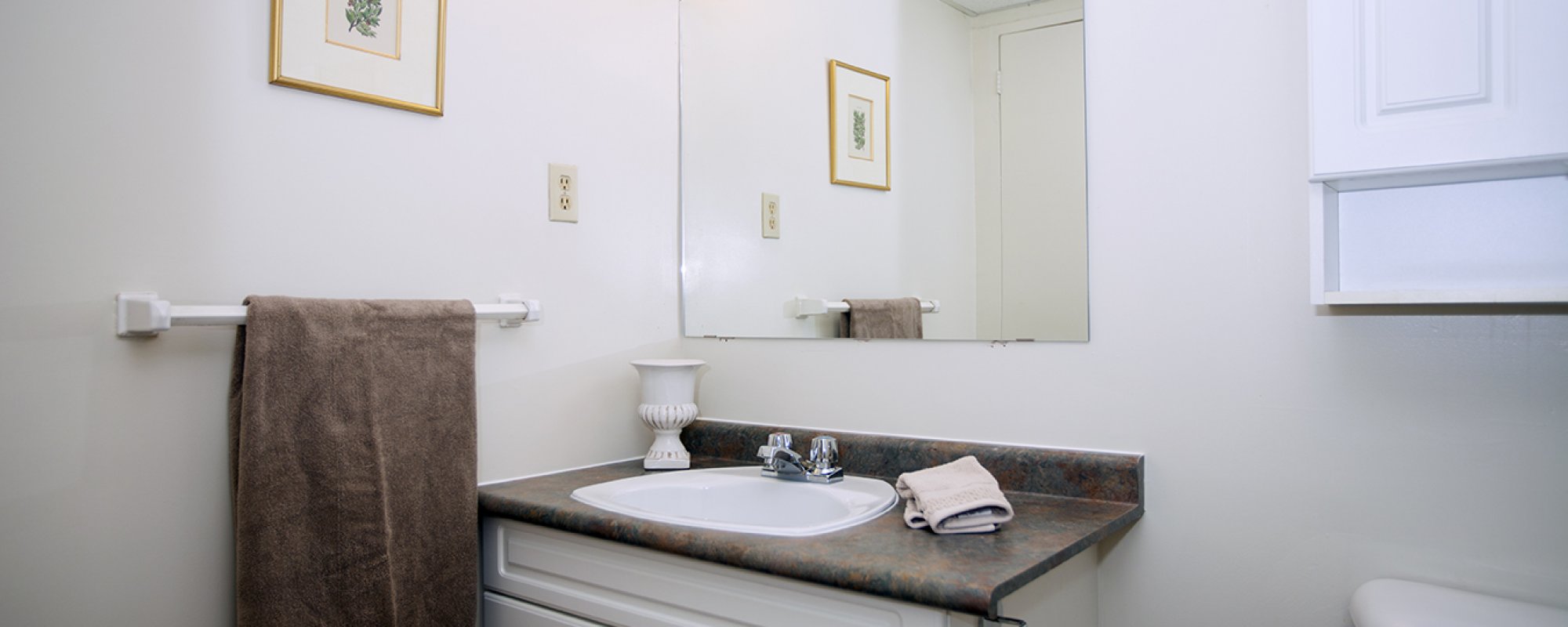 A bathroom in an apartment in 565 Proudfoot Place
